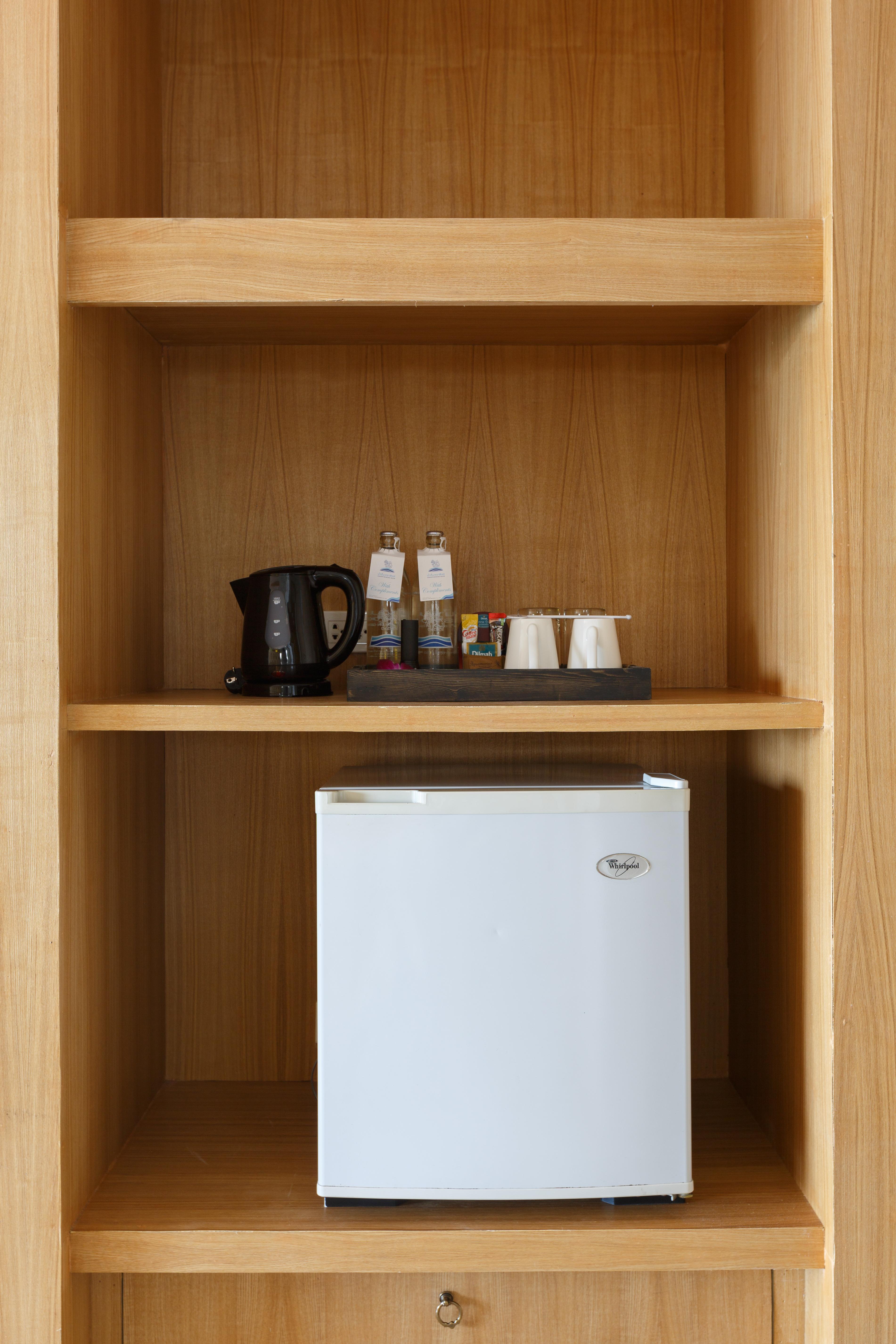 Namaka Resort Kamala Luaran gambar A small refrigerator in a hotel room